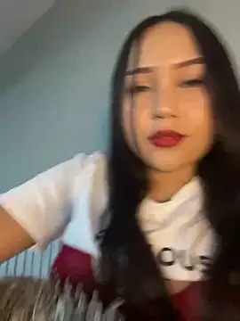 Snapshot of YuliiCamm chatting on February 15, 2025, 1:42 am YuliiCamm online show from February 15, 2025, 1:42 am