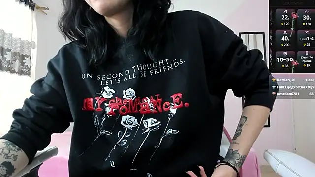 Snapshot of Camcrush__ chatting on January 18, 2025, 5:37 pm Camcrush online show from January 18, 2025, 5:37 pm