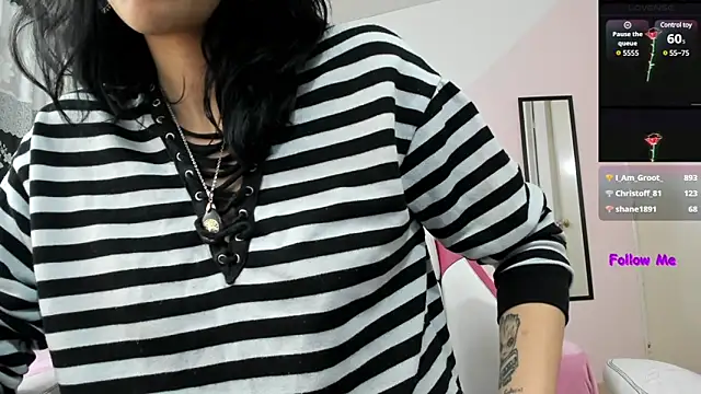 Snapshot of Camcrush__ chatting on January 20, 2025, 11:43 pm Camcrush online show from January 20, 2025, 11:43 pm