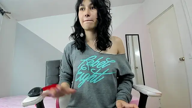 Snapshot of Camcrush__ chatting on March 12, 2025, 10:39 pm Camcrush online show from March 12, 2025, 10:39 pm