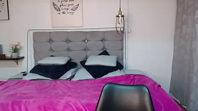 Snapshot of Brown_Pearl chatting on December 14, 2024, 6:52 pm Brown Pearl online show from December 14, 2024, 6:52 pm