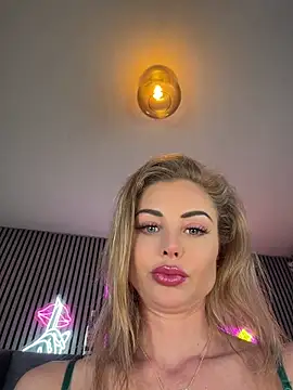 MilaMaaay online show from June 16, 2026, 5:37 pm