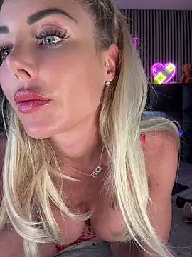 MilaMaaay online show from July 22, 2026, 6:11 pm