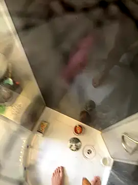 Snapshot of lescro95_ chatting on October 8, 2025, 12:58 pm lescro95 online show from October 8, 2025, 12:58 pm