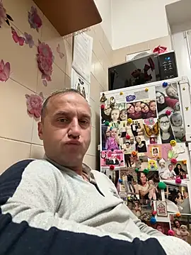 Lecatore80 online show from December 14, 2025, 6:19 am