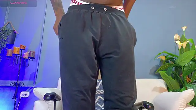 Snapshot of Iker_bigdick chatting on October 23, 2025, 7:23 pm Iker bigdick online show from October 23, 2025, 7:23 pm