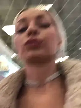 Snapshot of Diamond_Bunny_ chatting on December 10, 2024, 4:06 pm Diamond Bunny online show from December 10, 2024, 4:06 pm