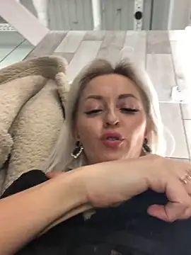 Snapshot of Diamond_Bunny_ chatting on December 16, 2024, 4:16 pm Diamond Bunny online show from December 16, 2024, 4:16 pm