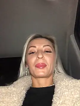 Snapshot of Diamond_Bunny_ chatting on December 23, 2024, 2:07 pm Diamond Bunny online show from December 23, 2024, 2:07 pm