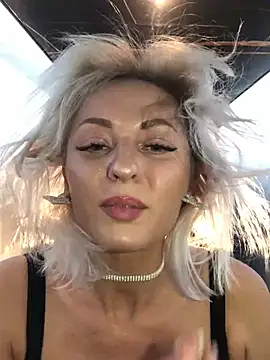 Snapshot of Diamond_Bunny_ chatting on December 26, 2024, 6:54 pm Diamond Bunny online show from December 26, 2024, 6:54 pm