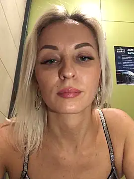 Snapshot of Diamond_Bunny_ chatting on January 13, 2025, 6:05 pm Diamond Bunny online show from January 13, 2025, 6:05 pm