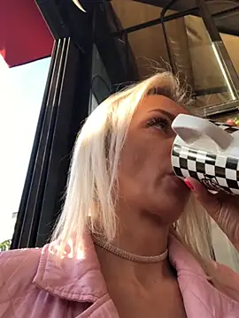 Snapshot of Diamond_Bunny_ chatting on January 27, 2025, 1:41 pm Diamond Bunny online show from January 27, 2025, 1:41 pm