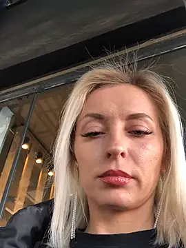 Snapshot of Diamond_Bunny_ chatting on February 7, 2025, 1:01 pm Diamond Bunny online show from February 7, 2025, 1:01 pm