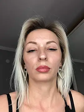 Snapshot of Diamond_Bunny_ chatting on March 18, 2025, 3:53 pm Diamond Bunny online show from March 18, 2025, 3:53 pm