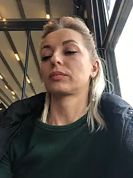 Snapshot of Diamond_Bunny_ chatting on March 19, 2025, 2:57 pm Diamond Bunny online show from March 19, 2025, 2:57 pm