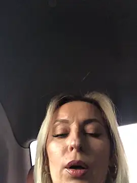 Snapshot of Diamond_Bunny_ chatting on October 25, 2025, 3:07 pm Diamond Bunny online show from October 25, 2025, 3:07 pm