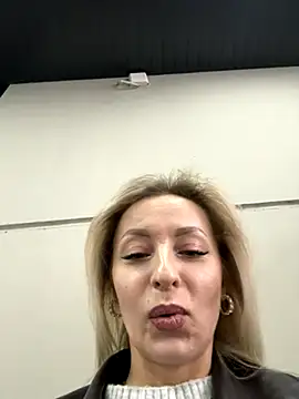 Diamond Bunny  online show from November 30, 2025, 12:42 pm