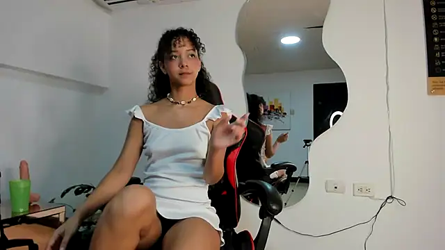 Snapshot of Milanxht chatting on January 16, 2025, 9:08 pm Milanxht online show from January 16, 2025, 9:08 pm