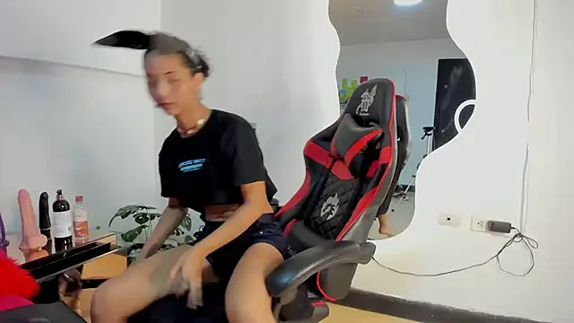 Snapshot of Milanxht chatting on January 18, 2025, 9:55 pm Milanxht online show from January 18, 2025, 9:55 pm