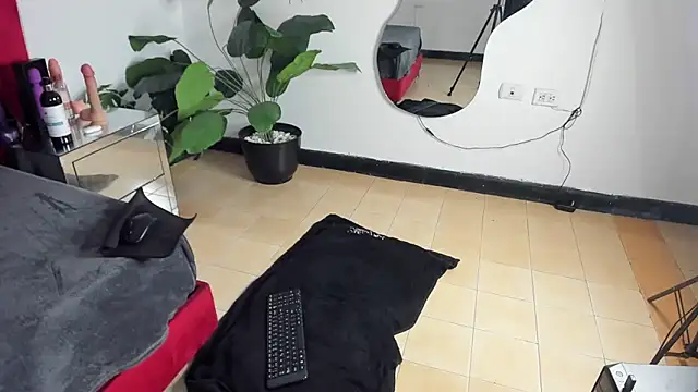 Snapshot of Milanxht chatting on February 20, 2025, 9:20 pm Milanxht online show from February 20, 2025, 9:20 pm