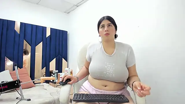 Criistaal  online show from March 21, 2025, 7:33 am