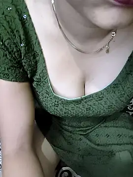 kaveerpooja947 online show from March 3, 2026, 4:46 pm