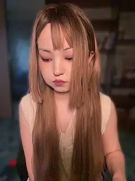 lalallalalaa- online show from April 23, 2026, 1:13 pm