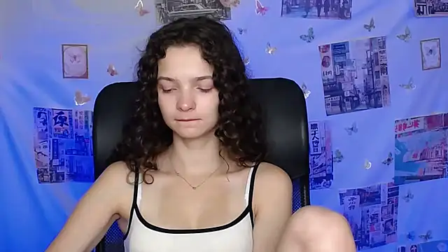  SusieSu  online show from July 12, 2026, 6:26 am