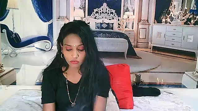 Snapshot of IndianLoveBug chatting on September 19, 2025, 5:24 pm IndianLoveBug online show from September 19, 2025, 5:24 pm