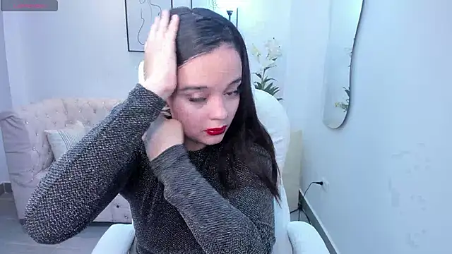 Snapshot of Bella-hadiid chatting on January 12, 2025, 11:39 am Bella-hadiid online show from January 12, 2025, 11:39 am