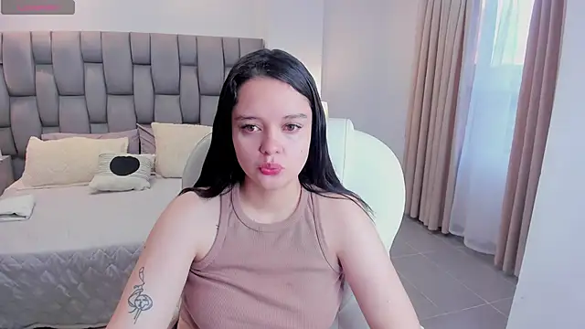 Snapshot of Bella-hadiid chatting on January 31, 2025, 11:56 am Bella-hadiid online show from January 31, 2025, 11:56 am