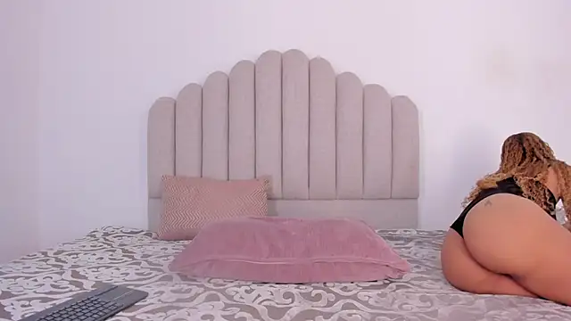 Nikki Angel  online show from January 23, 2025, 7:51 pm