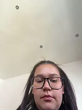 ValenG023 online show from April 22, 2026, 12:07 pm