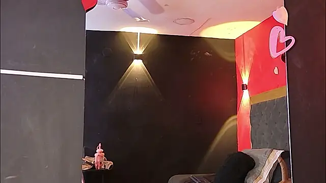 YayaHilton online show from March 5, 2026, 3:57 am