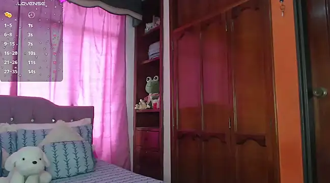 Snapshot of cuttebabe_ chatting on February 12, 2025, 7:56 pm cuttebabe online show from February 12, 2025, 7:56 pm