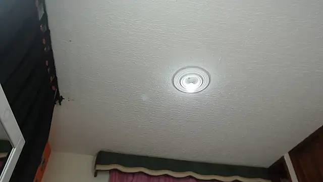 Snapshot of cuttebabe_ chatting on March 8, 2025, 11:07 pm cuttebabe online show from March 8, 2025, 11:07 pm