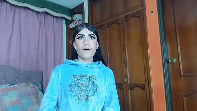 Snapshot of cuttebabe_ chatting on March 17, 2025, 11:32 pm cuttebabe online show from March 17, 2025, 11:32 pm