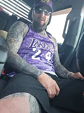 Snapshot of Beardedtattood chatting on July 17, 2026, 10:22 am Beardedtattood online show from July 17, 2026, 10:22 am