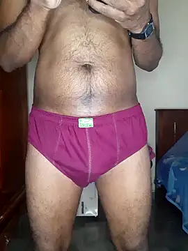 Snapshot of SuranSexy33 chatting on October 18, 2025, 5:43 am SuranSexy33 online show from October 18, 2025, 5:43 am