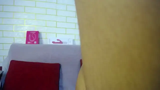 ricura mily online show from October 28, 2025, 3:32 am