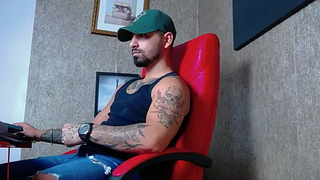 Snapshot of NigelBoydXXX chatting on January 16, 2025, 6:48 pm NigelBoydXXX online show from January 16, 2025, 6:48 pm