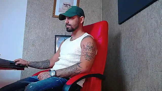 Snapshot of NigelBoydXXX chatting on February 12, 2025, 10:46 am NigelBoydXXX online show from February 12, 2025, 10:46 am