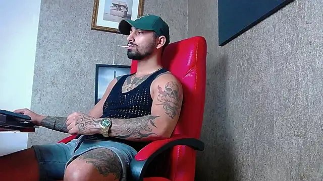 Snapshot of NigelBoydXXX chatting on February 12, 2025, 7:13 pm NigelBoydXXX online show from February 12, 2025, 7:13 pm