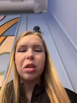 mur girl online show from October 5, 2025, 12:14 pm