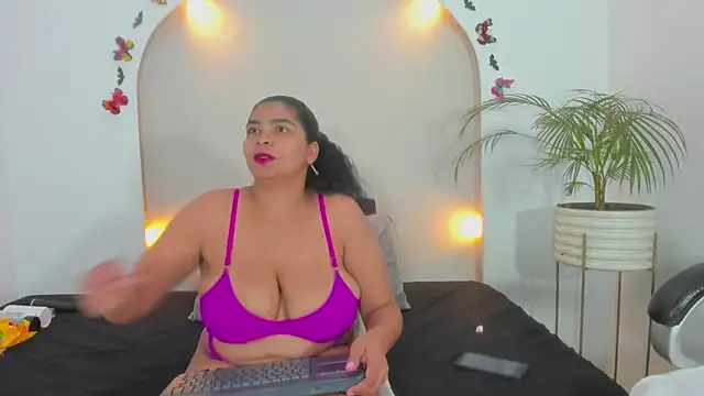 Snapshot of Sofii_Cooper1 chatting on November 12, 2025, 3:29 am Sofii Cooper1 online show from November 12, 2025, 3:29 am