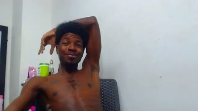 Snapshot of jaycolinss chatting on October 17, 2025, 10:23 pm jaycolinss online show from October 17, 2025, 10:23 pm