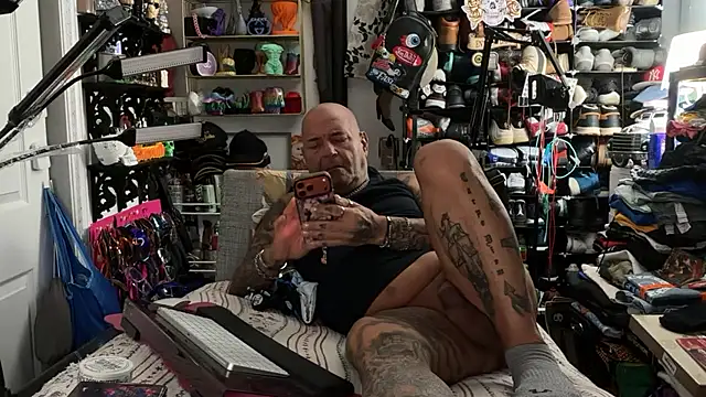 Snapshot of joeytatts66 chatting on June 24, 2026, 1:37 am joeytatts66 online show from June 24, 2026, 1:37 am