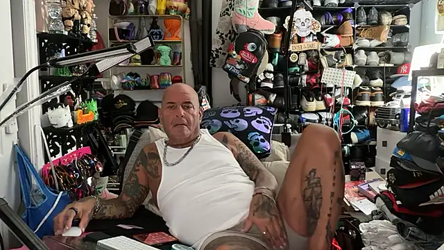 Snapshot of joeytatts66 chatting on July 6, 2026, 2:19 am joeytatts66 online show from July 6, 2026, 2:19 am