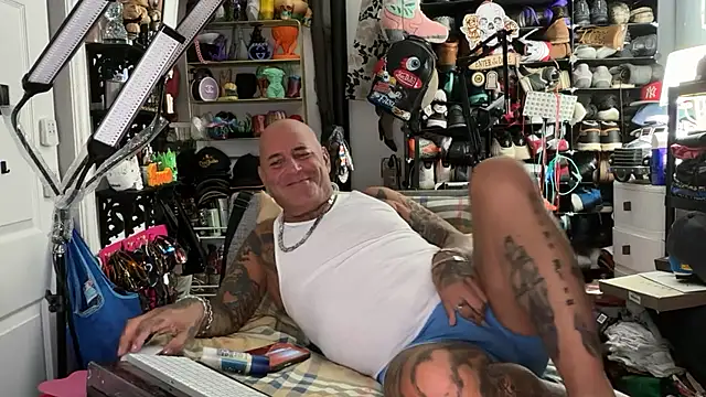 Snapshot of joeytatts66 chatting on July 16, 2026, 1:44 am joeytatts66 online show from July 16, 2026, 1:44 am