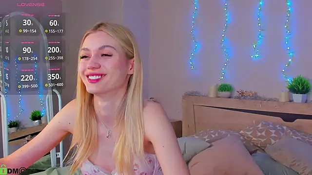 Snapshot of Cherry_Price chatting on May 18, 2026, 11:32 pm Cherry Price online show from May 18, 2026, 11:32 pm